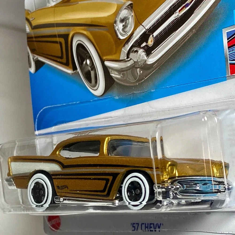 Hot Wheels '57 Chevy 44/250 Chevrolet Bel Air 3/5 Gold Die-cast 1:64 Model NIP